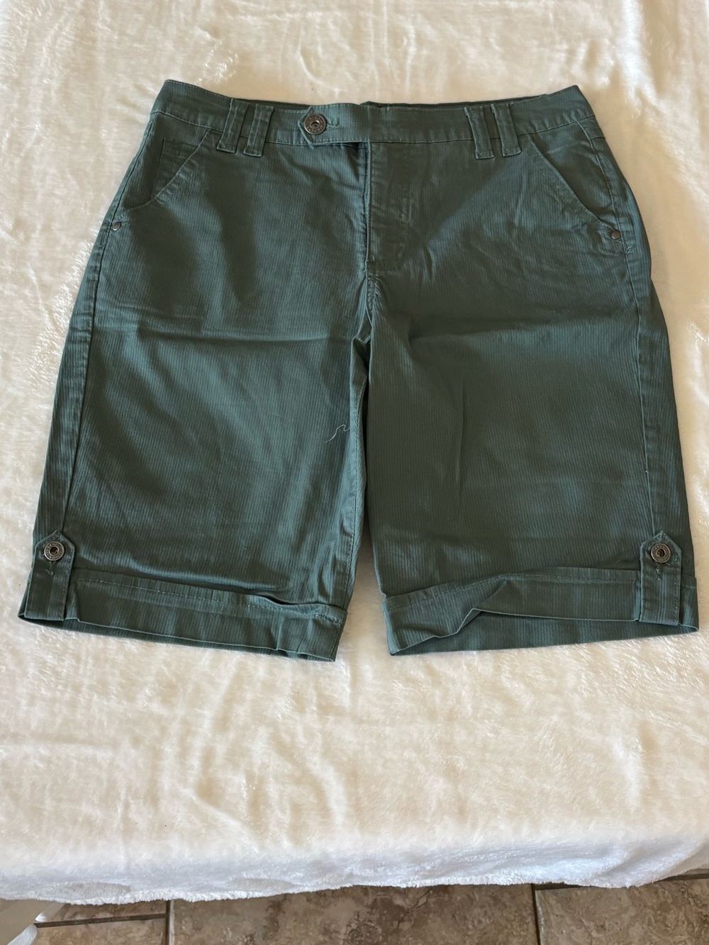Gloria Vanderbilt Olive Green Bermuda Shorts